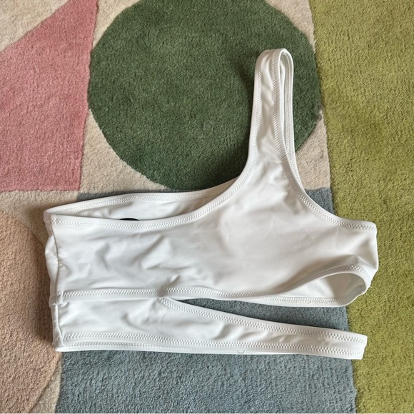 Lulus Medium NWT Sun and Games White One-Shoulder Cutout Bikini Top - Picture 9 of 9